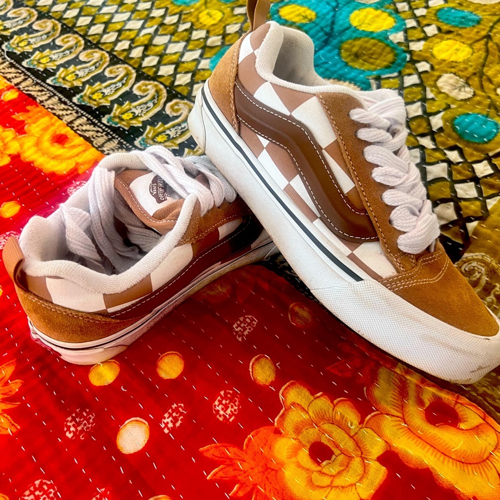 Vans size 7 women 8.5 men